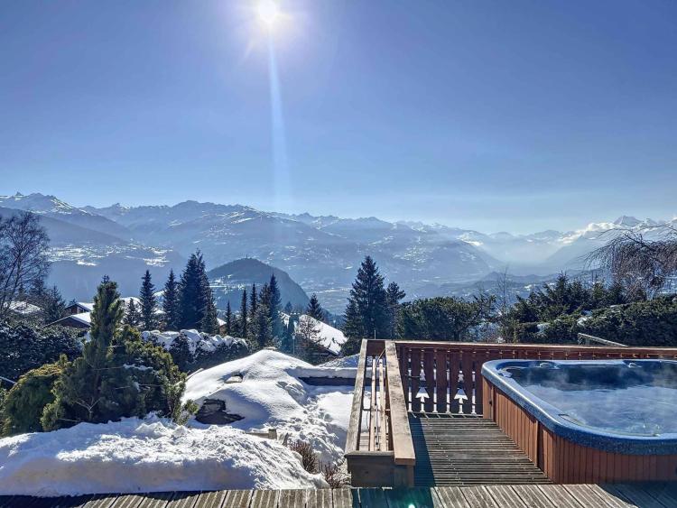 EXCLUSIVITÉ - Magnifique chalet avec vue panoramique sur la plaine du Rhône et les Alpes