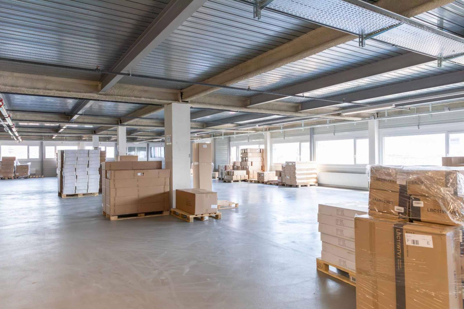 RARE ! Surface de stockage de 250 m² au centre de Genève