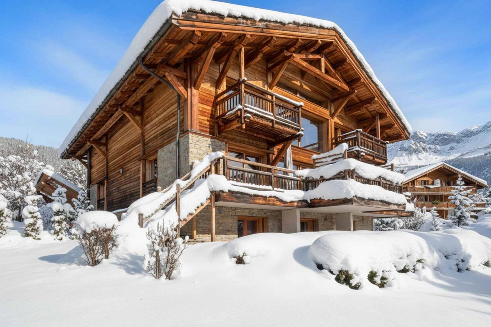 Un chalet Bayrou à vendre à Villars-sur-Ollon - L'art de la construction alpine de Megève à Crans-Montana
