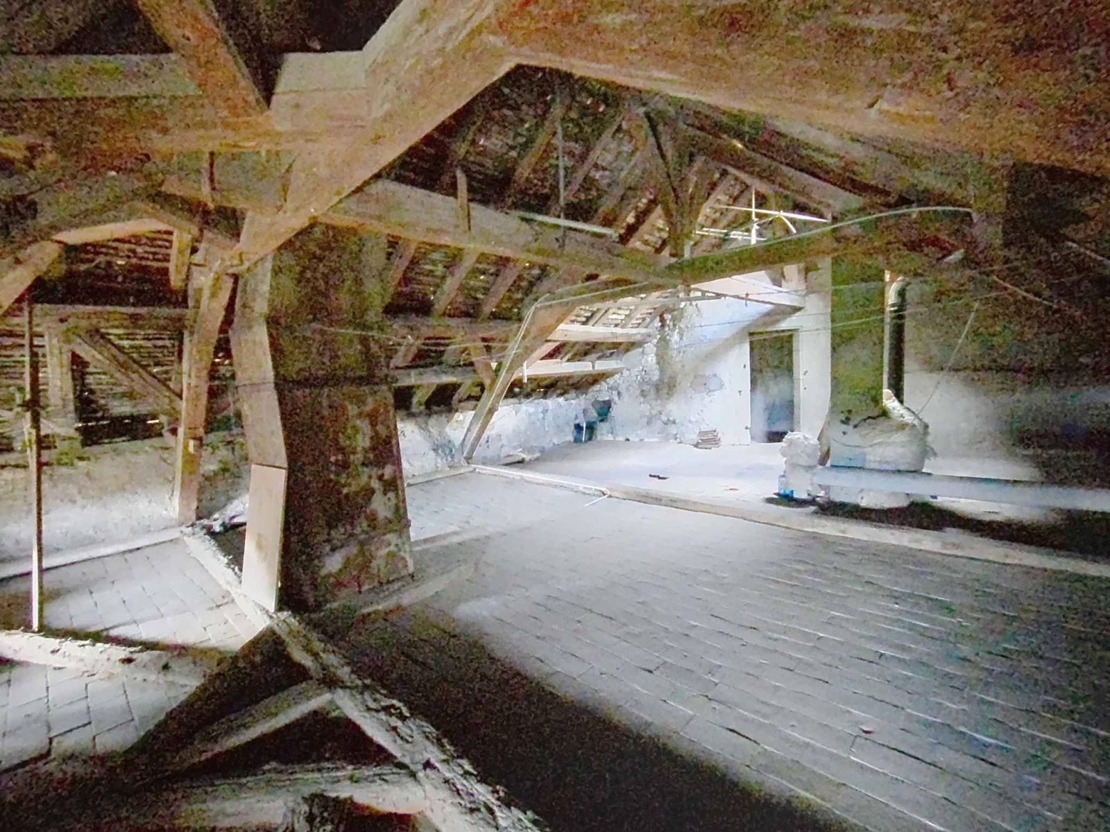 Maison de village à rénover, au cœur de Tartegnin