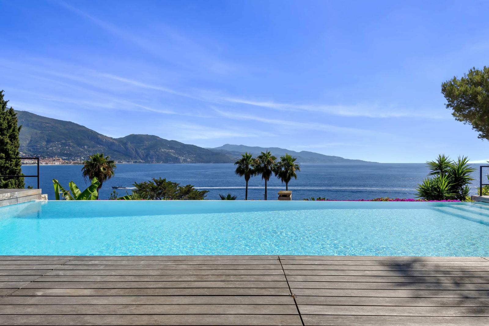 ROQUEBRUNE CAP MARTIN - PRESTIGIEUSE VILLA