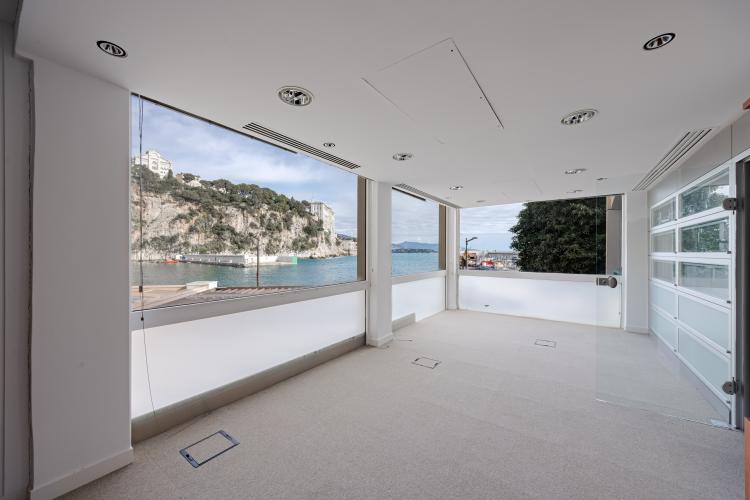 SPACIEUX BUREAUX PROCHE DE LA MER
