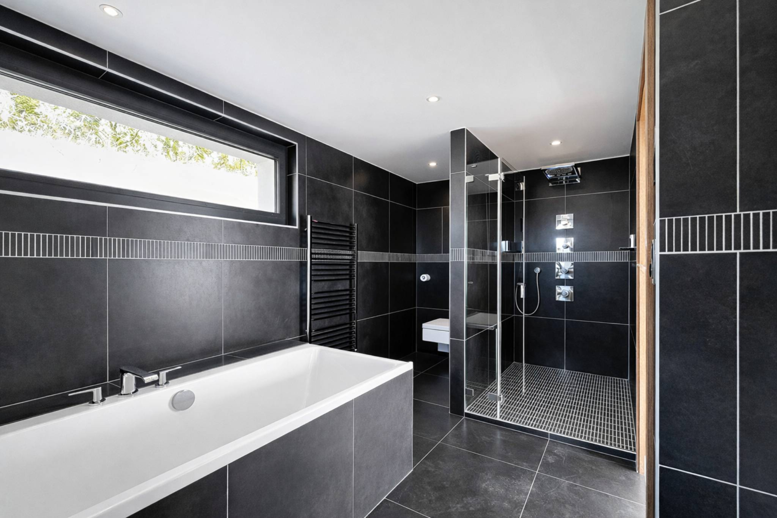 Propriété de 6.5 pièces avec piscine et vue à couper le souffle