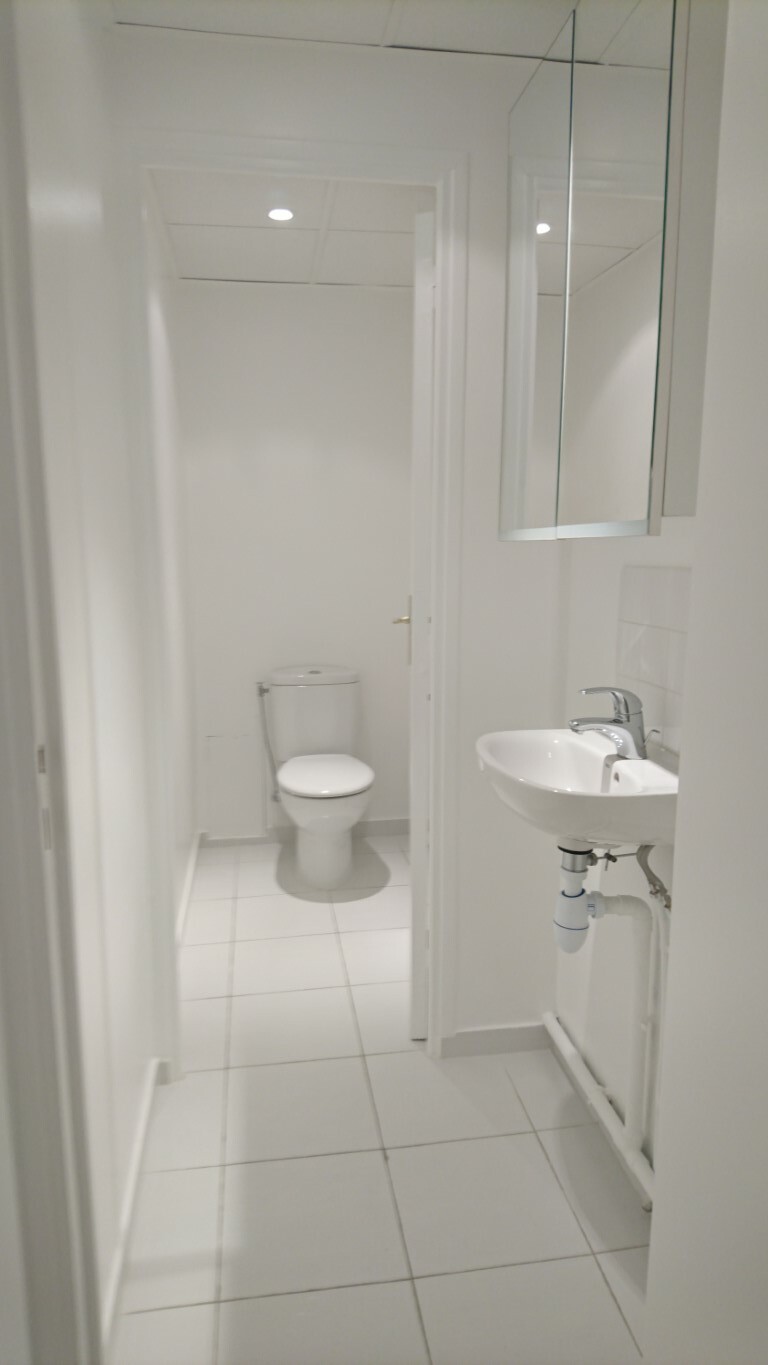 NY9J7_toilette-et-sas-moyen--1670858877.jpg