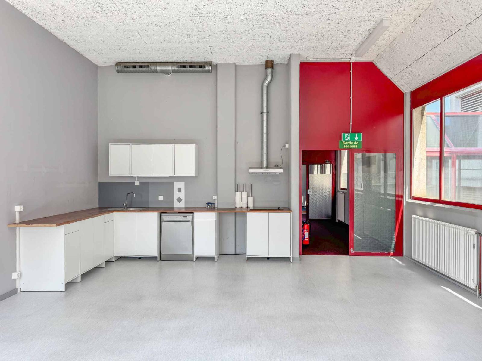 Atelier lumineux de 365 m² à Meyrin