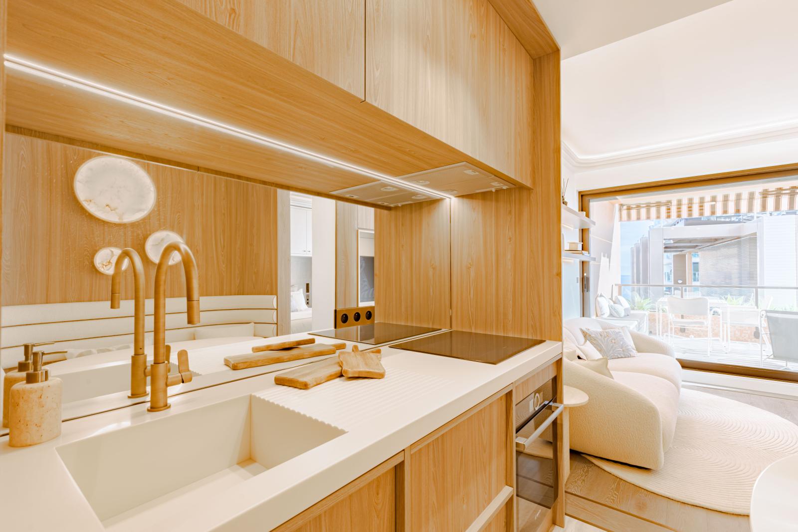 MAGNIFIQUE APPARTEMENT RENOVE AVEC VUE MER