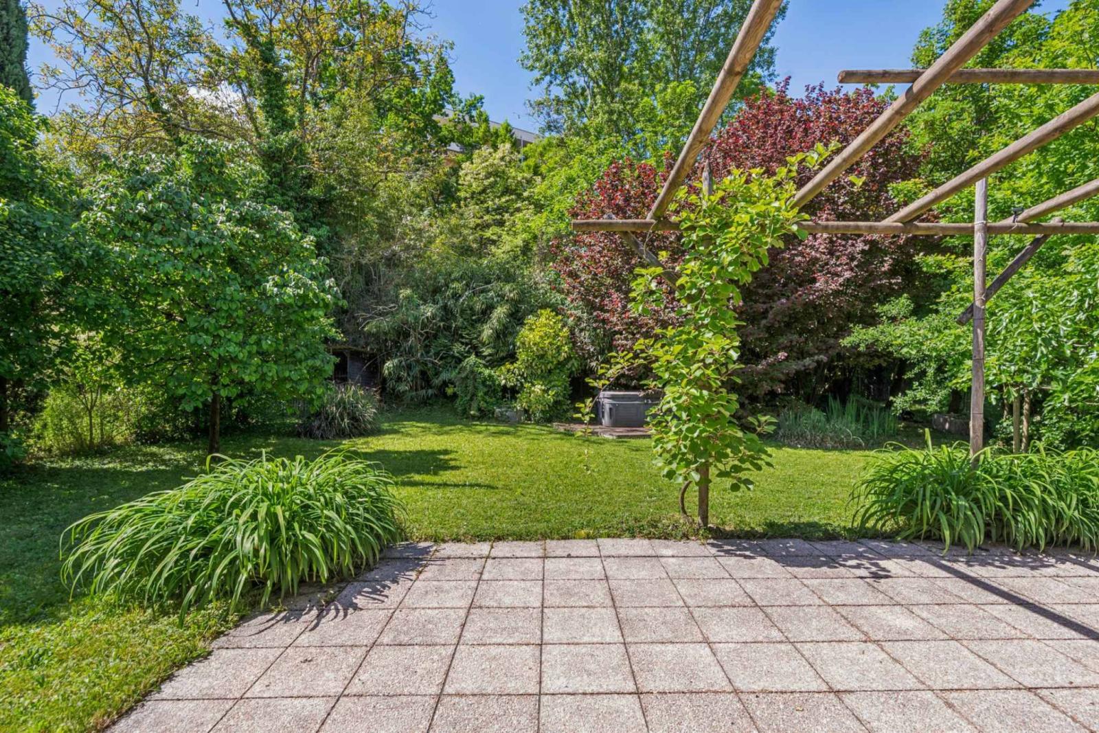 En exclusivité – Charmante villa familiale de plain-pied au calme absolu