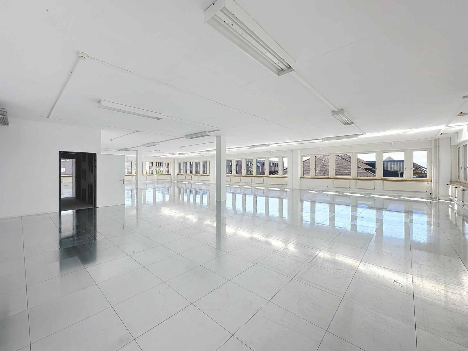 Espace Innovant au Cœur de Lausanne - Idéal pour Laboratoires, Cleantech & Industrie Légère