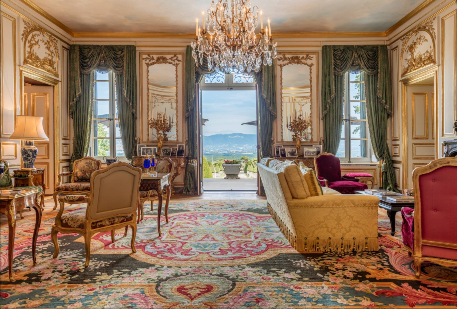 Château de Choully : L'Histoire et le Luxe au sommet de Genève