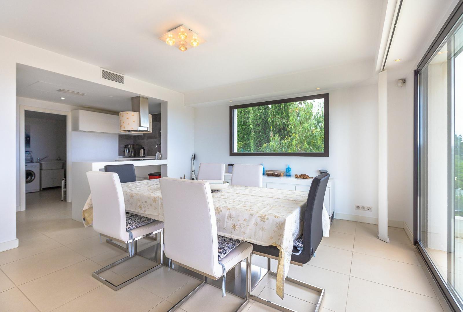 Villa moderne avec vue panoramique sur la mer dans domaine privé à Antibes