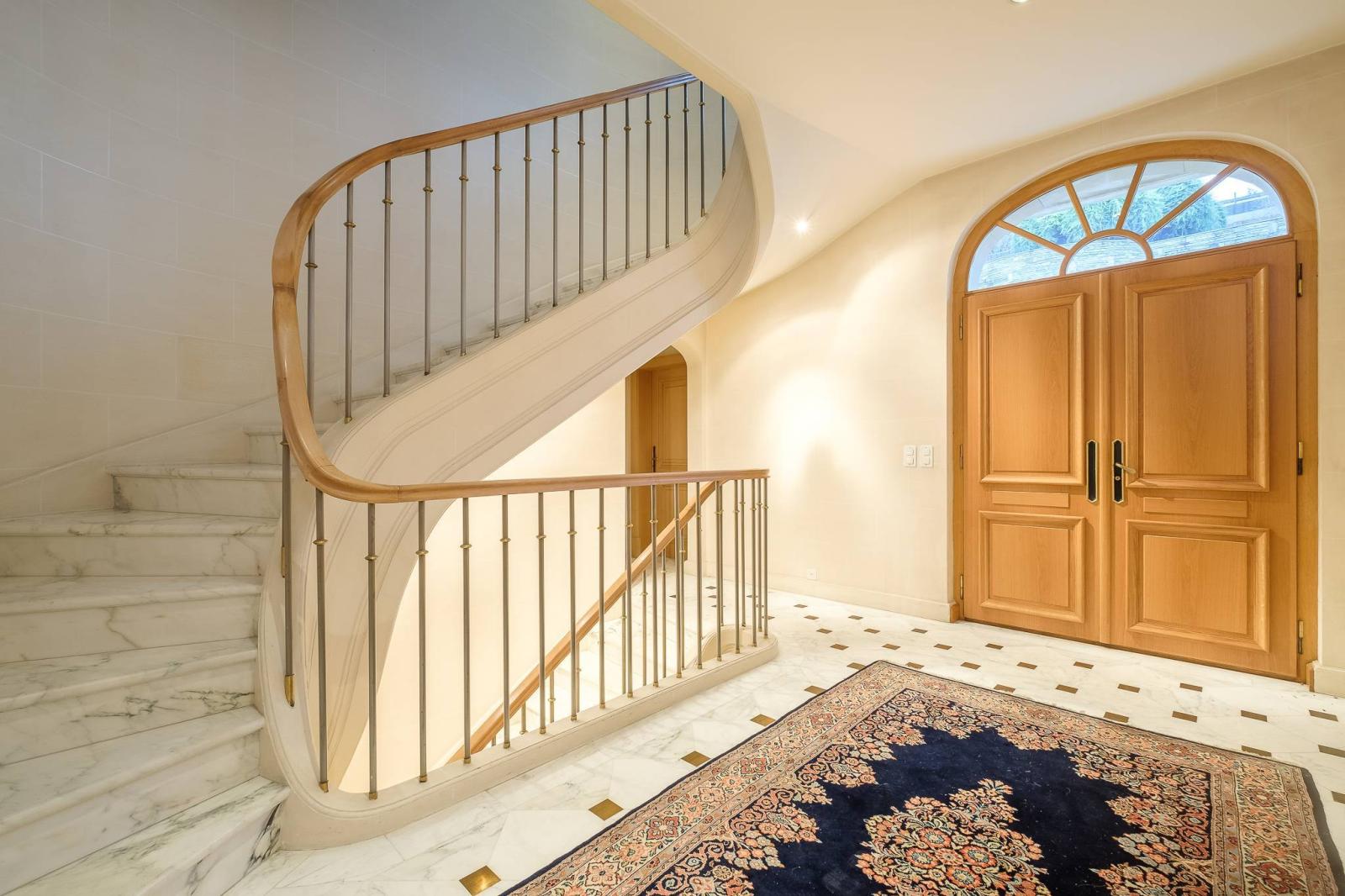 Vaste maison de maître divisée en 2 logements avec vue lac