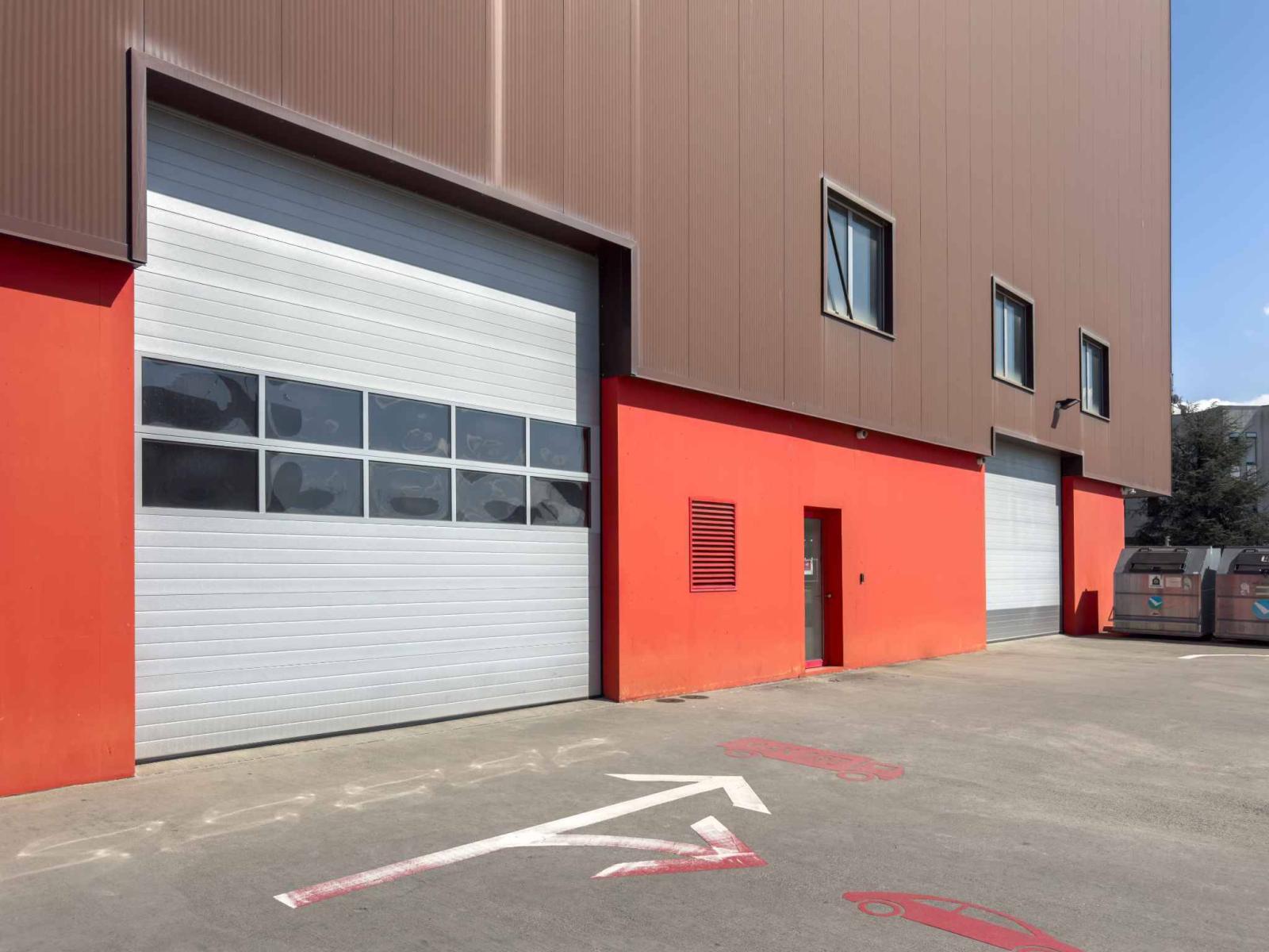 Magnifique dépôt Logistique de 1'000m² avec Quais de Déchargement