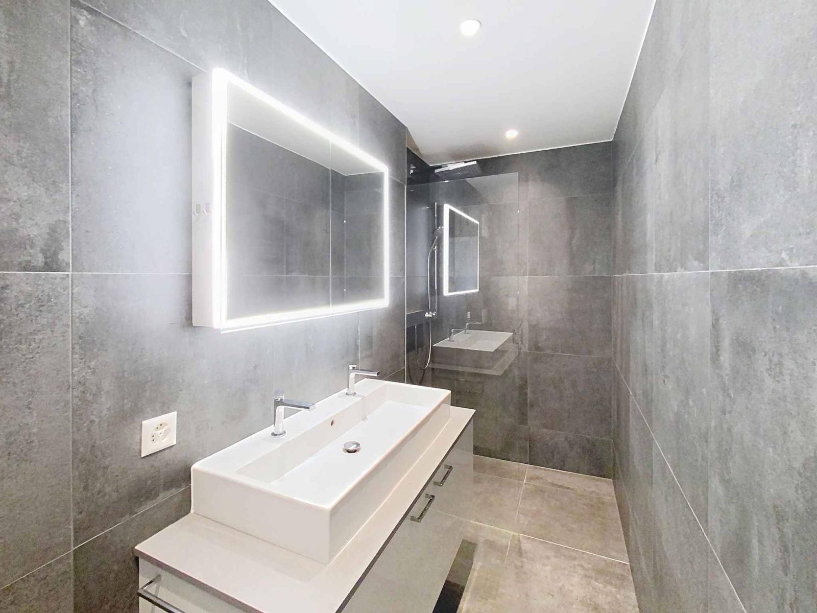 Élégance Contemporaine avec Jardin Privatif à Saint-Prex