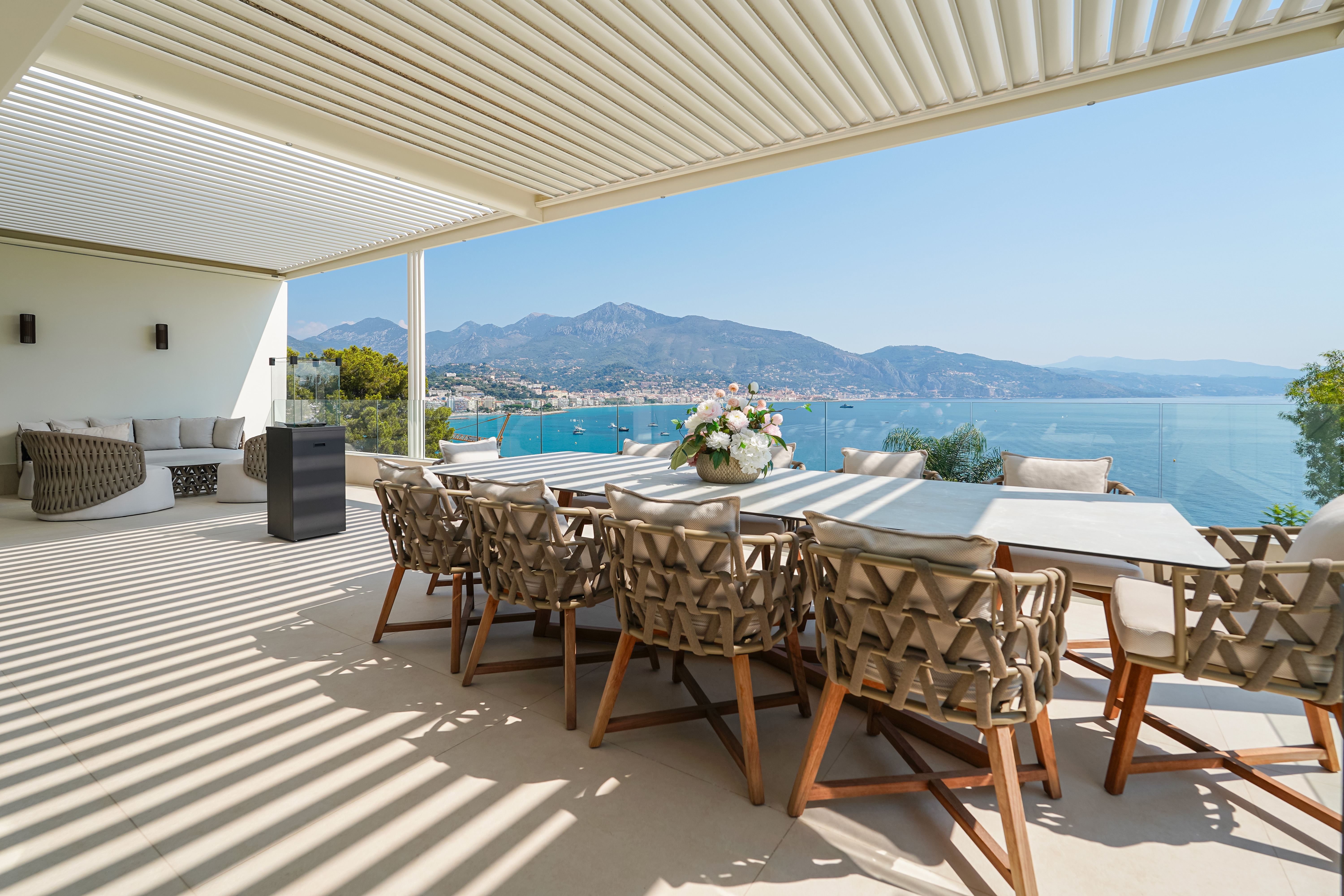OTKX8_terrasse-villa-cap-martin-valeri-agency-by-jm-barei-1785495596.jpg