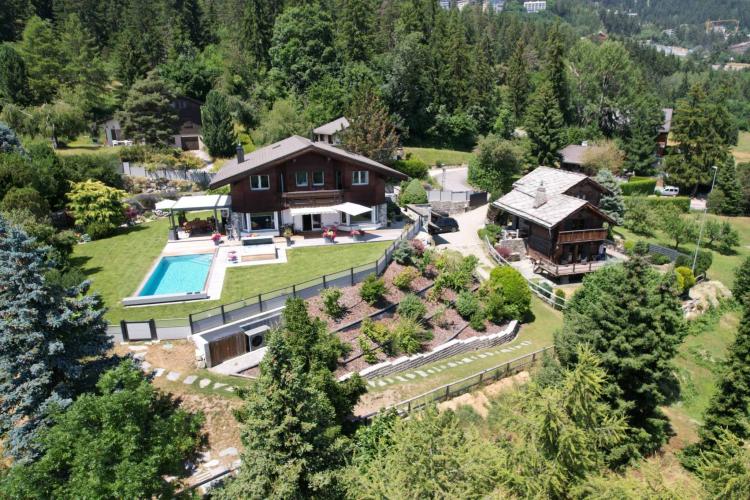 MAGNIFIQUE PROPRIÉTÉ AVEC DÉPENDANCE (MAZOT) ET PISCINE EXTERIEURE