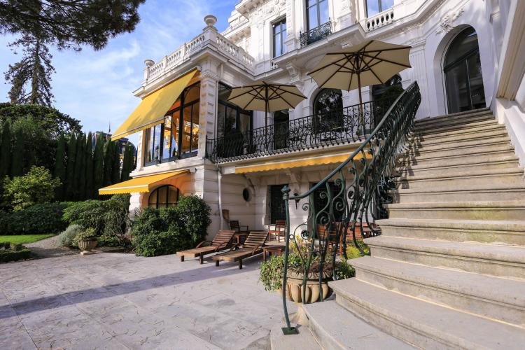 Perle architecturale au bord du lac