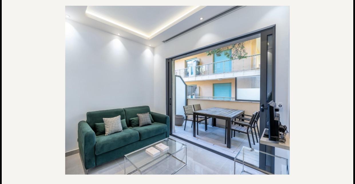 Studio rénové avec terrasse – Luminosité & confort