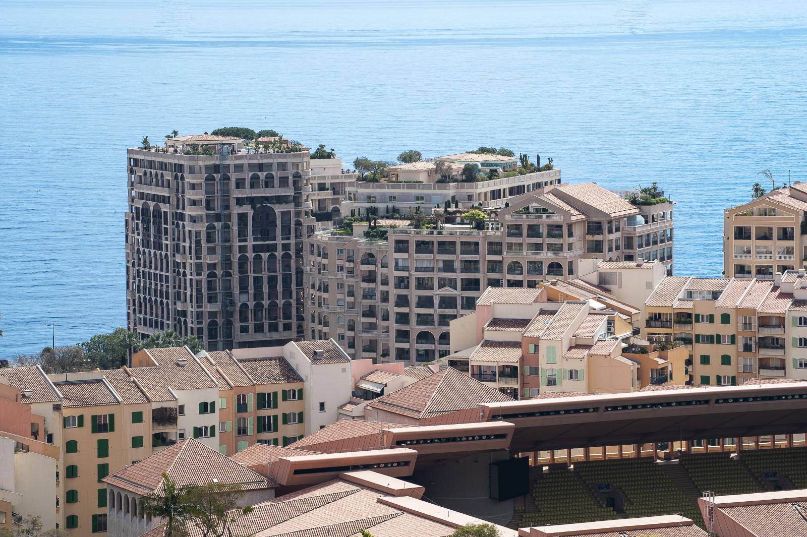 Appartement rénové de 4 pièces avec vue sur la mer et terrasse spacieuse