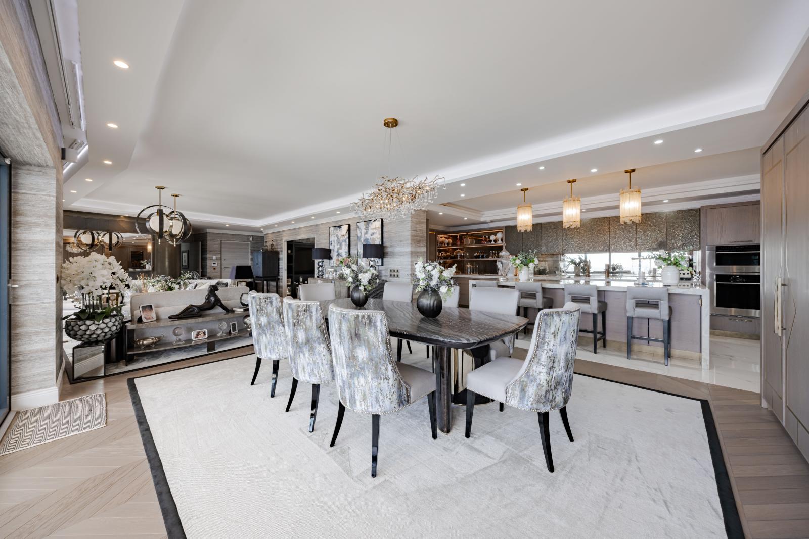 PENTHOUSE RENOVE PROCHE DE MONACO AVEC VUE MER SUR