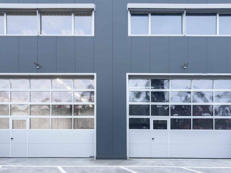 Surfaces Industrielles modernes de plain-pied à Vernier