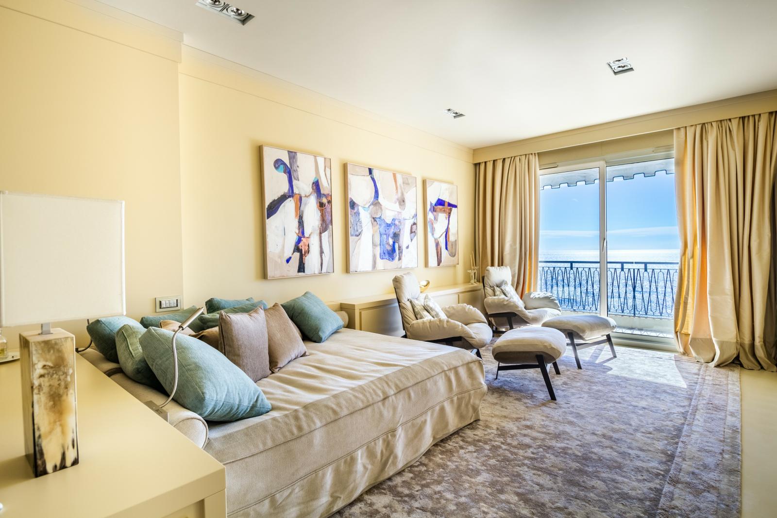 LE CONTINENTAL : Elégant deux-pièces rénovée avec vue panoramique sur la mer