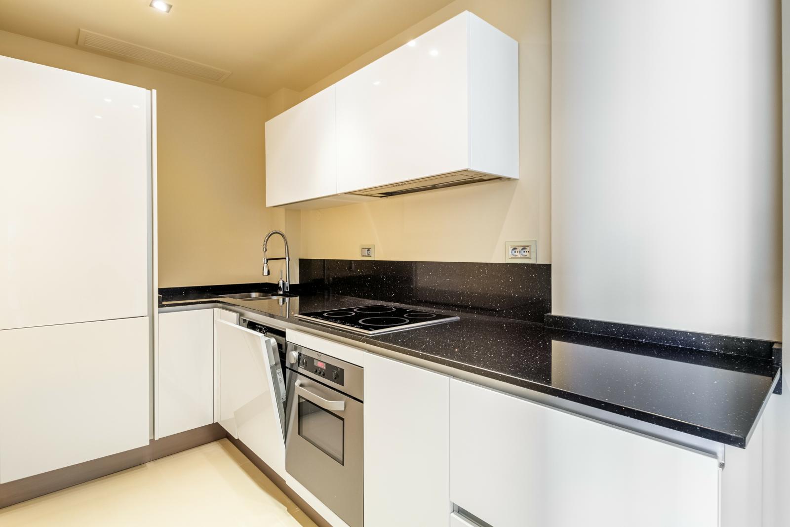 LE CONTINENTAL : Elégant deux-pièces rénovée avec vue panoramique sur la mer