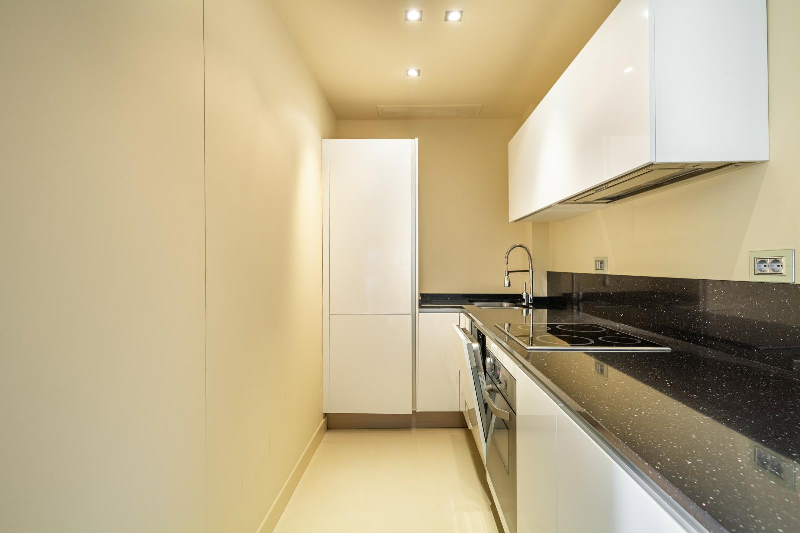 LE CONTINENTAL : Elégant deux-pièces rénovée avec vue panoramique sur la mer