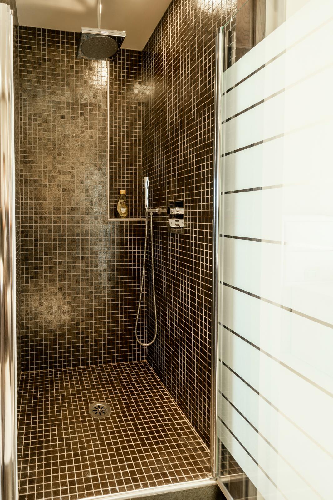 LE CONTINENTAL : Elégant deux-pièces rénovée avec vue panoramique sur la mer