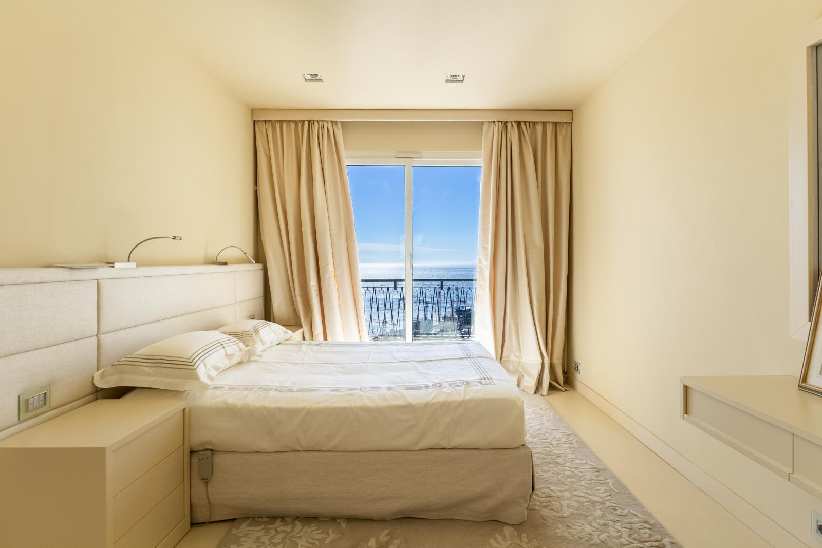 LE CONTINENTAL : Elégant deux-pièces rénovée avec vue panoramique sur la mer