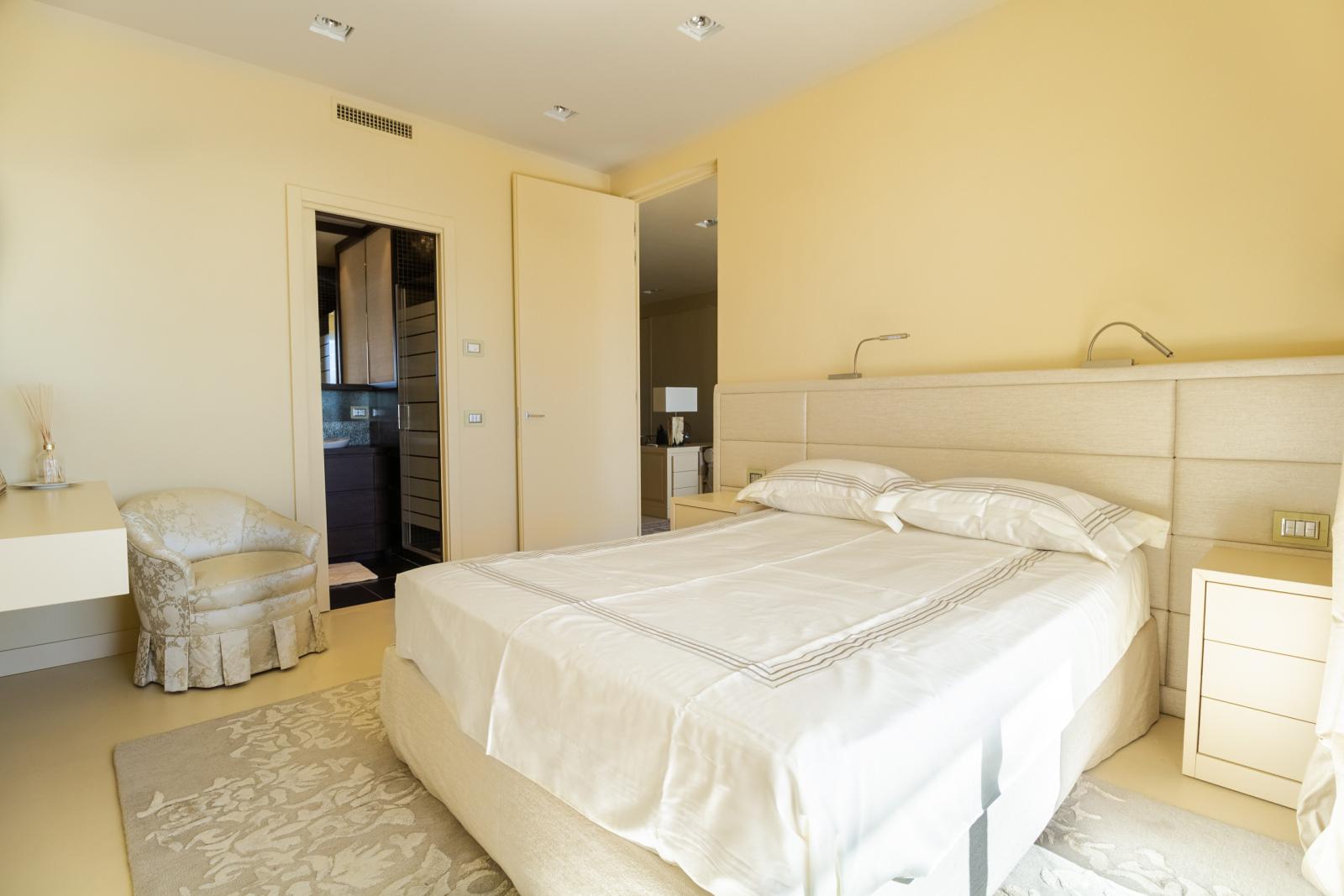 LE CONTINENTAL : Elégant deux-pièces rénovée avec vue panoramique sur la mer