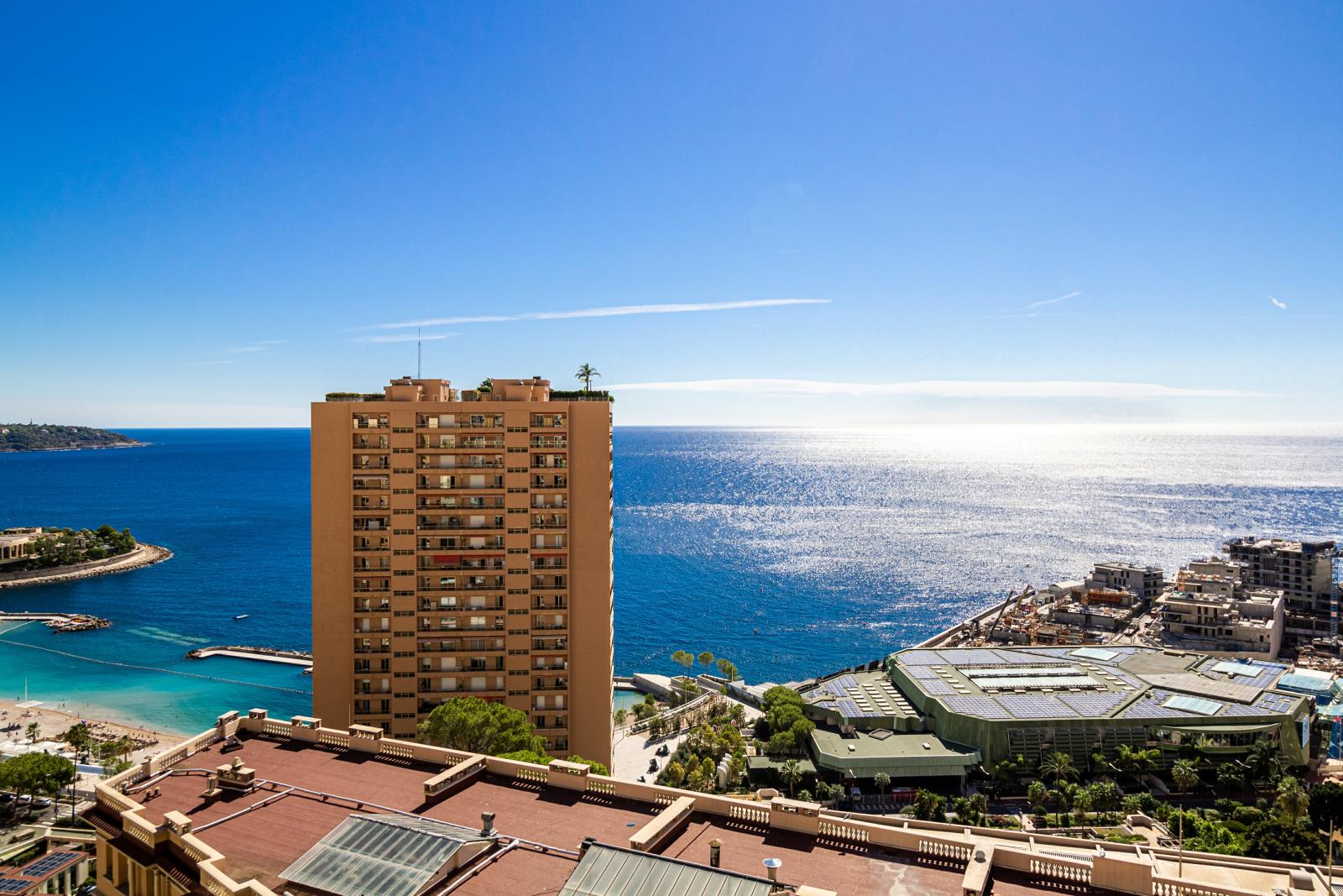LE CONTINENTAL : Elégant deux-pièces rénovée avec vue panoramique sur la mer