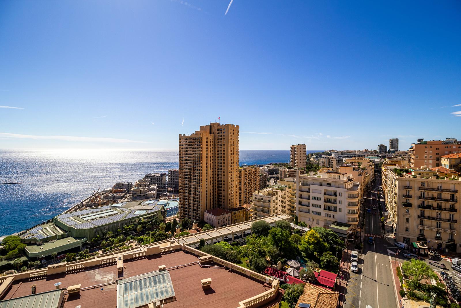 LE CONTINENTAL : Elégant deux-pièces rénovée avec vue panoramique sur la mer