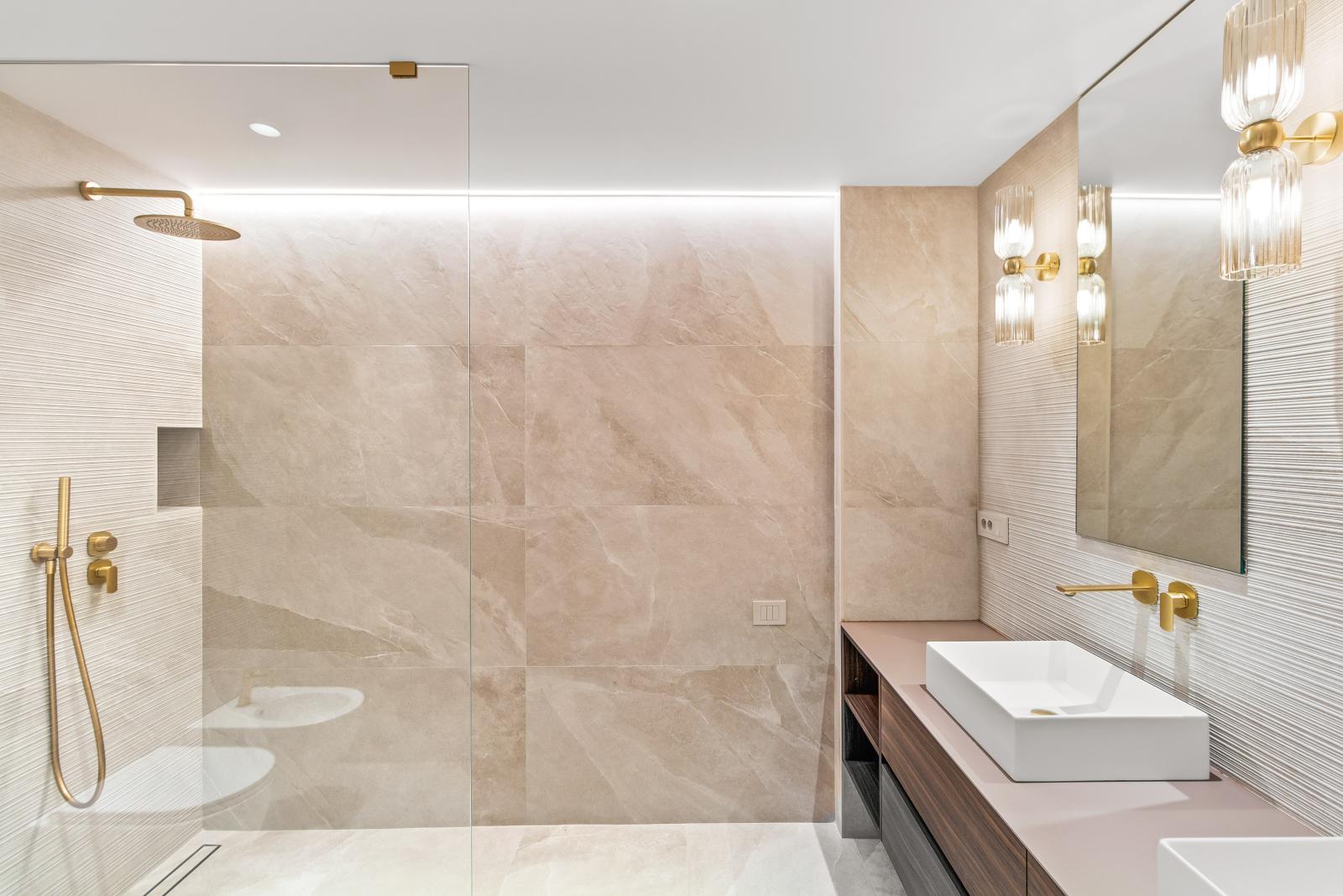 Condamine : 3 pièces neuf avec parking