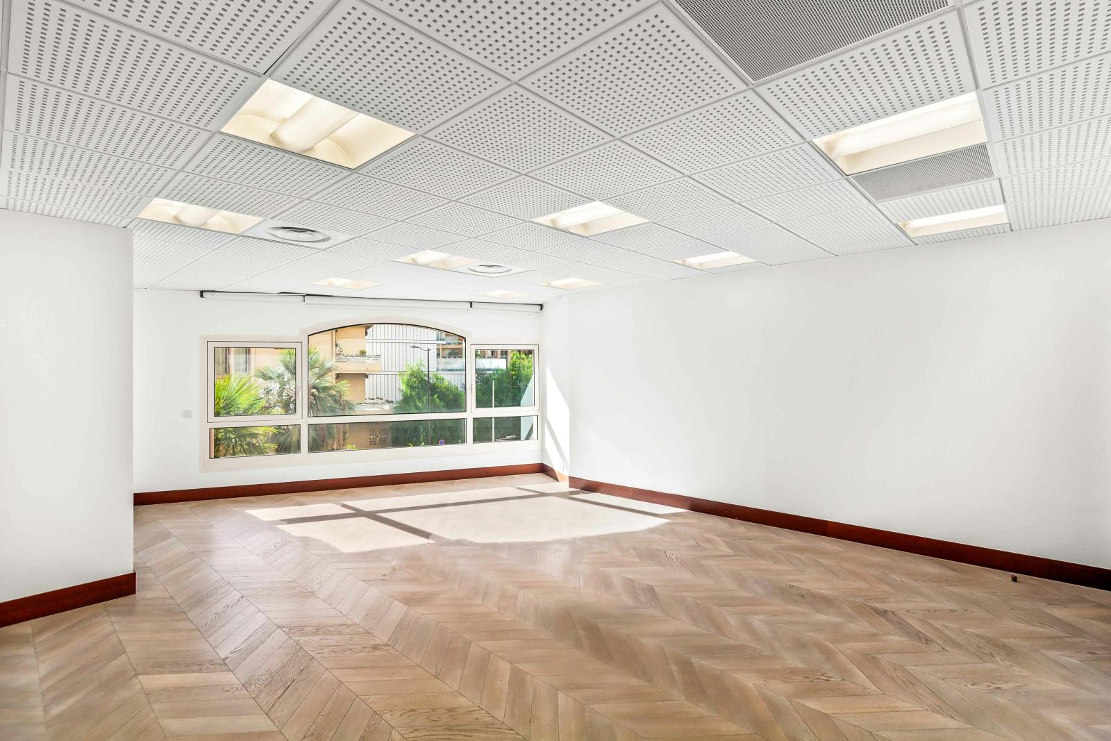 Villa del Sole : Bureaux Entièrement Rénovés