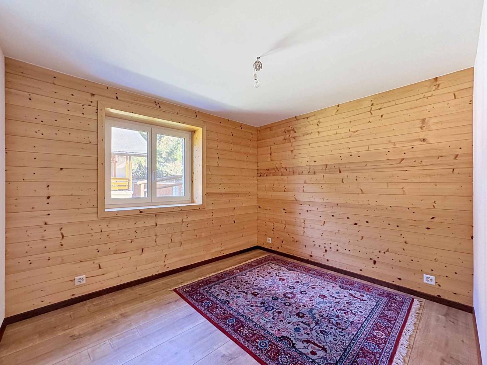 CHALET DE 15,5 PIÈCES
COMPOSÉ DE TROIS APPARTEMENTS INDÉPENDANTS