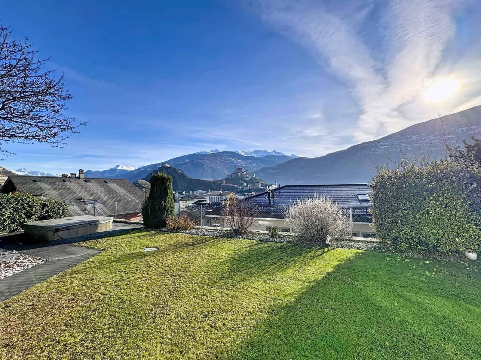 Propriété d’exception avec vue panoramique sur les châteaux | Quartier ultra recherché