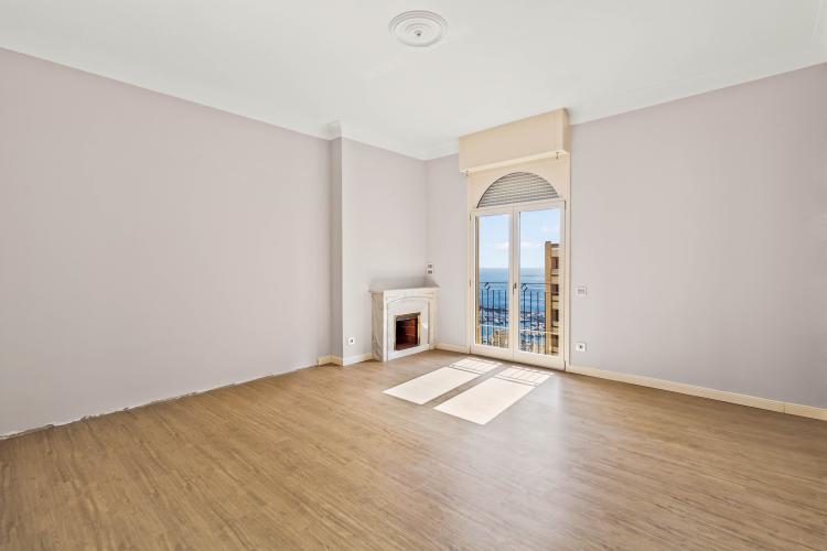 Villa Bel Air: 5 Pièces Bourgeois Duplex Entièrement Rénové avec Vue Mer et Parking