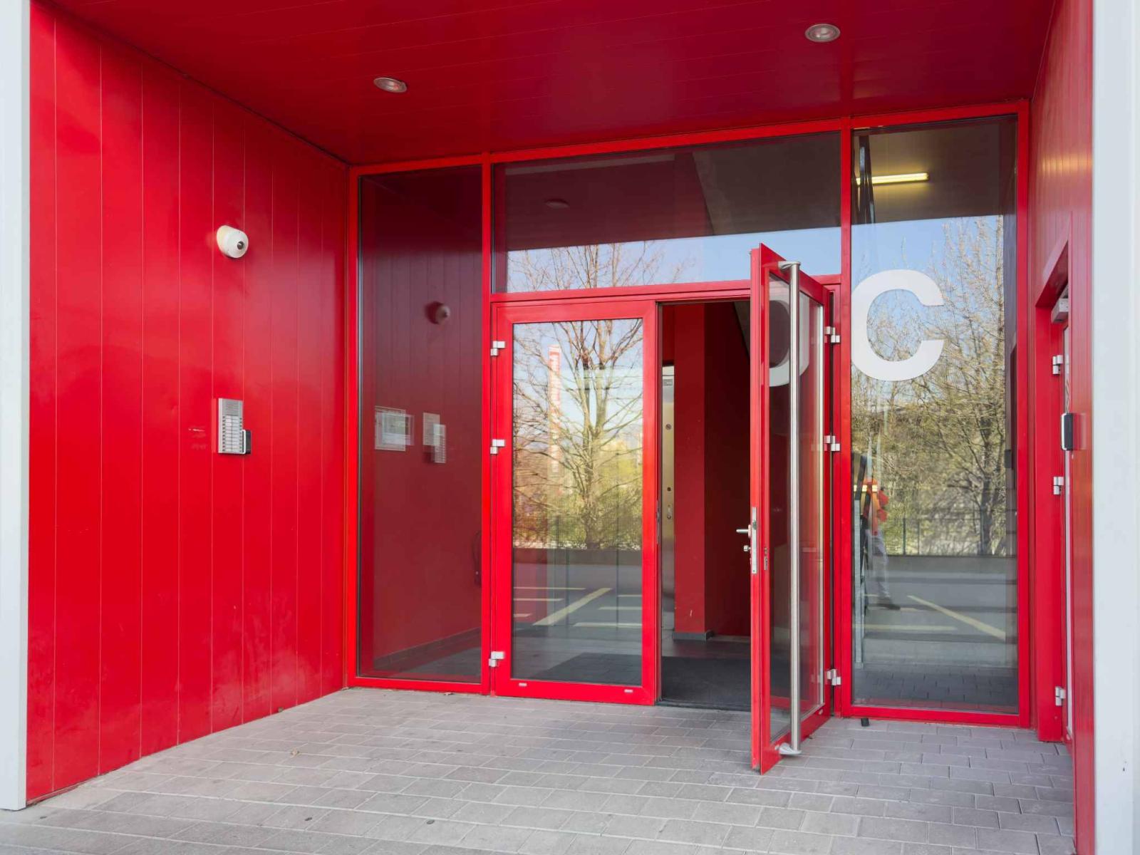 Magnifique dépôt Logistique de 2'157m² avec Quais de Déchargement