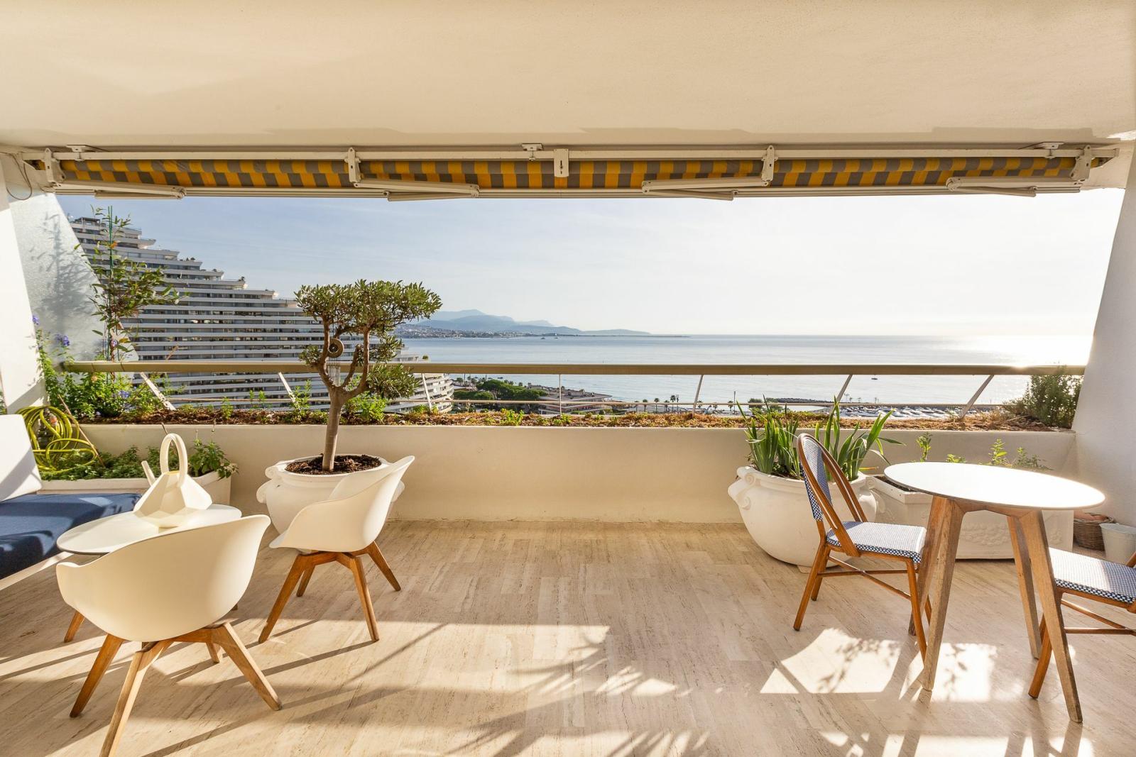 Appartement de deux chambres avec vue sur la mer à Marina Baie des Anges