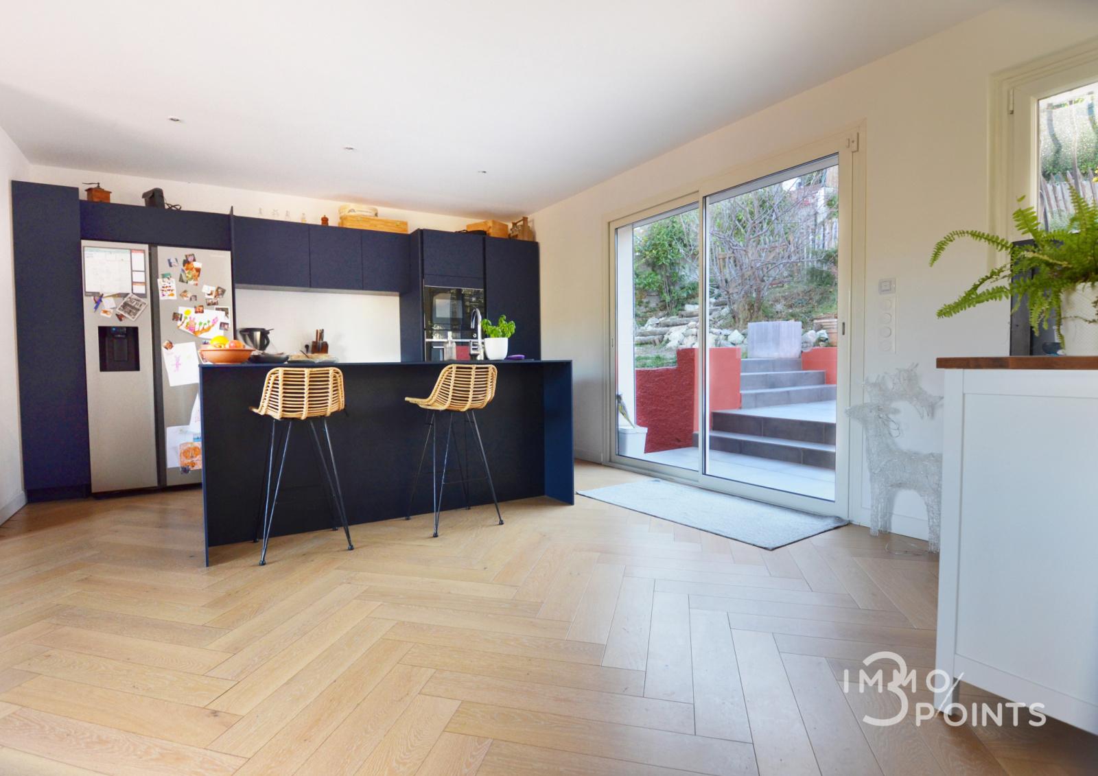 Villa familiale avec piscine – Secteur prisé