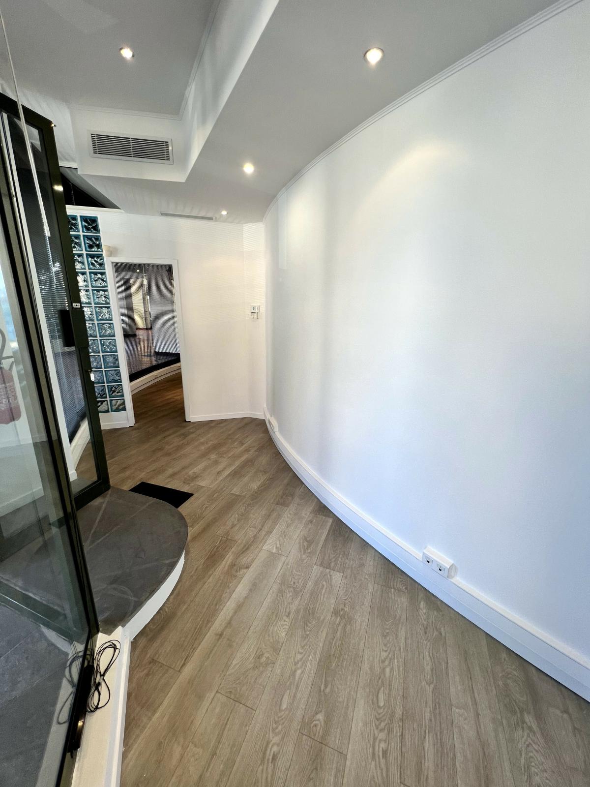 PORT DE FONTVIEILLE - VITRINE BUREAUX OPENSPACE