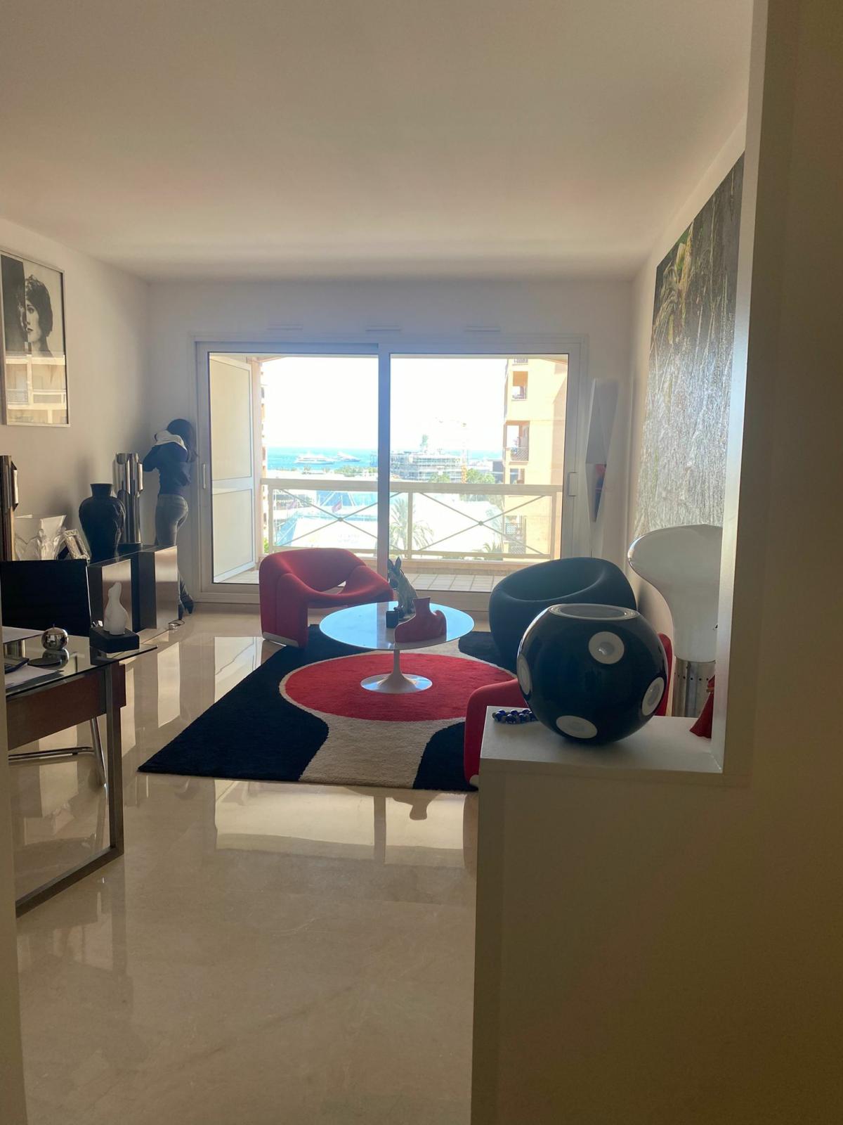 SPACIEUX DEUX PIECES