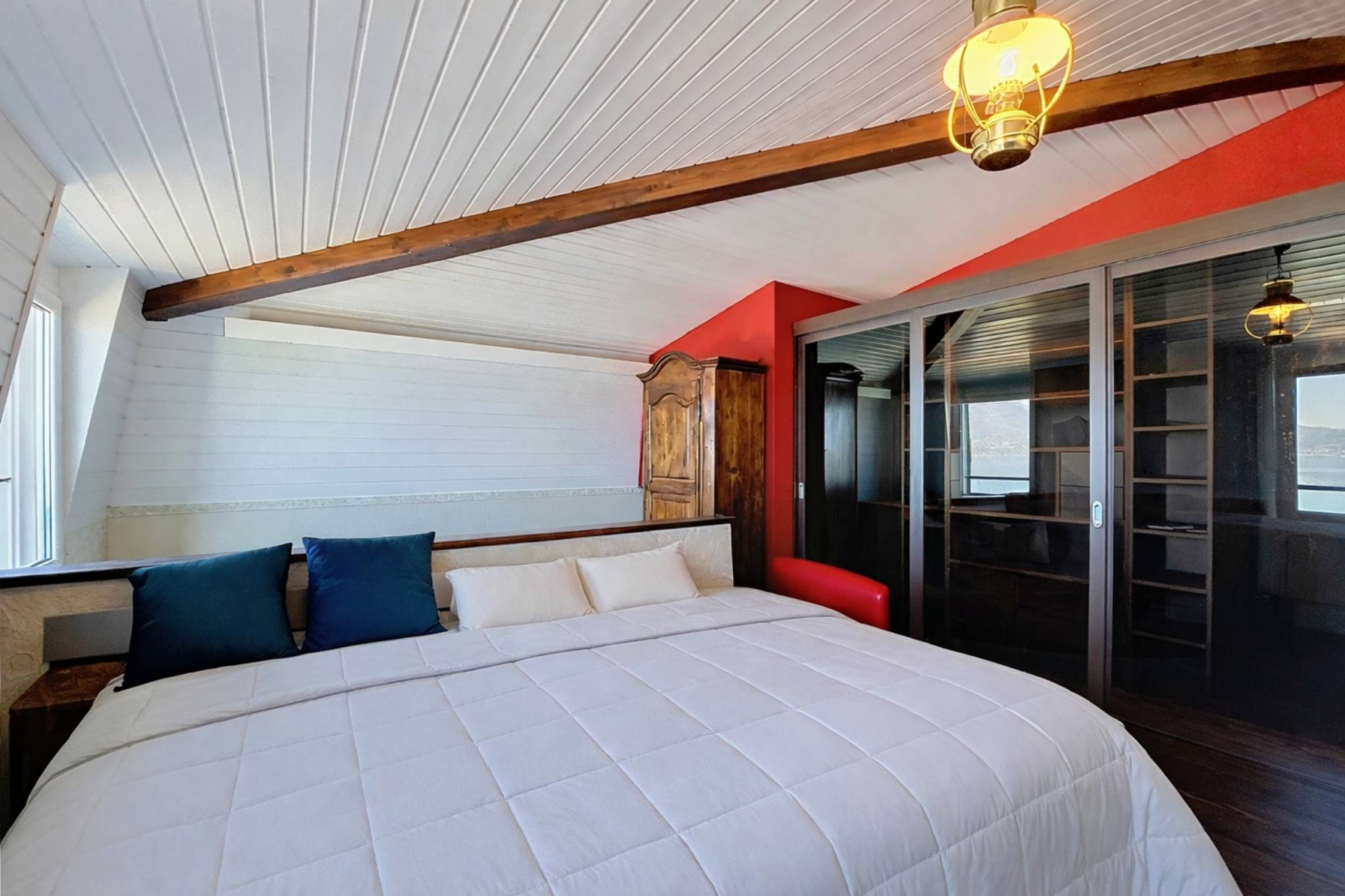 Appartement en attique lumineux avec vue imprenable sur le Lac