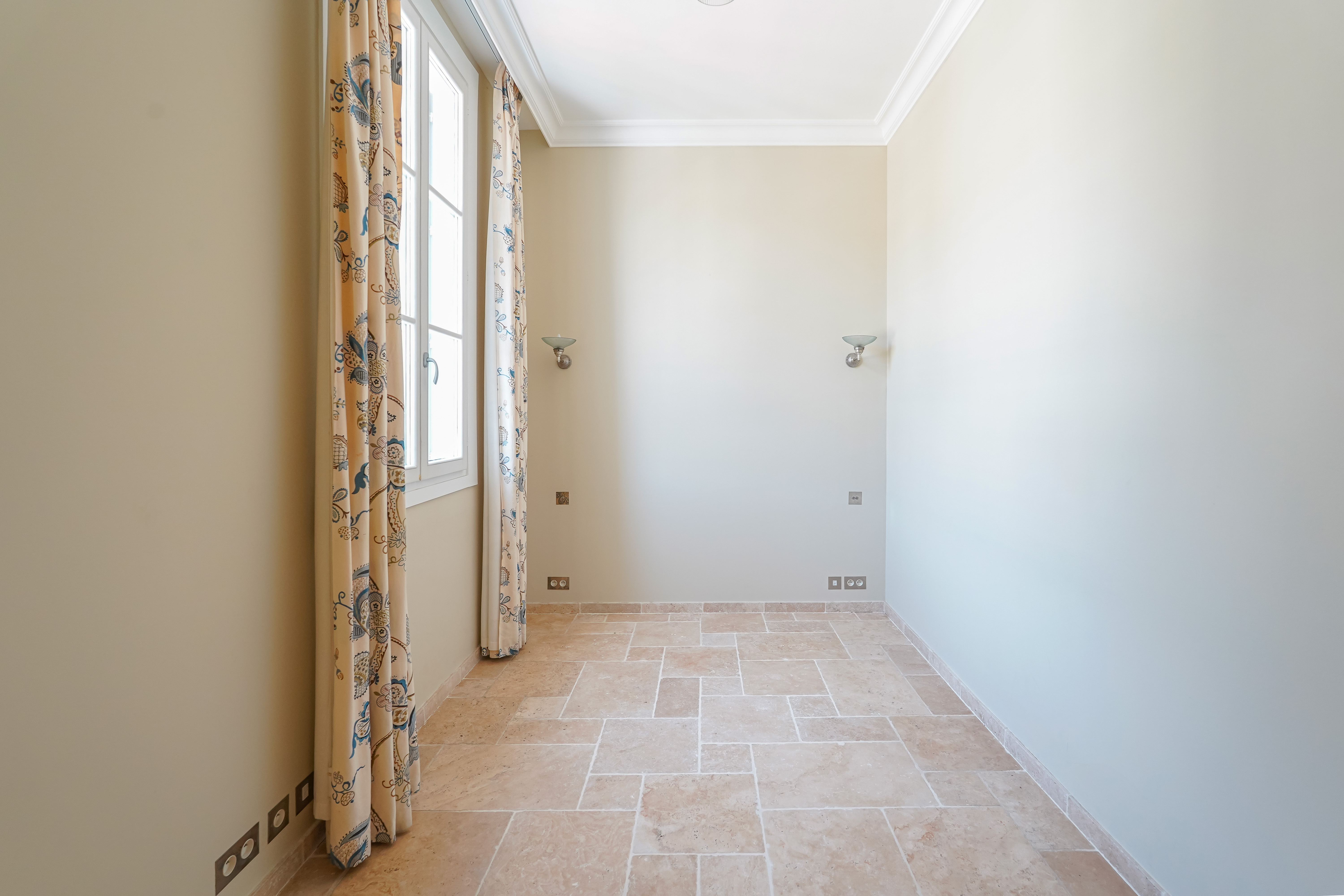 q10zm_chambre-3-beaulieu-sur-mer-1756366998.jpg
