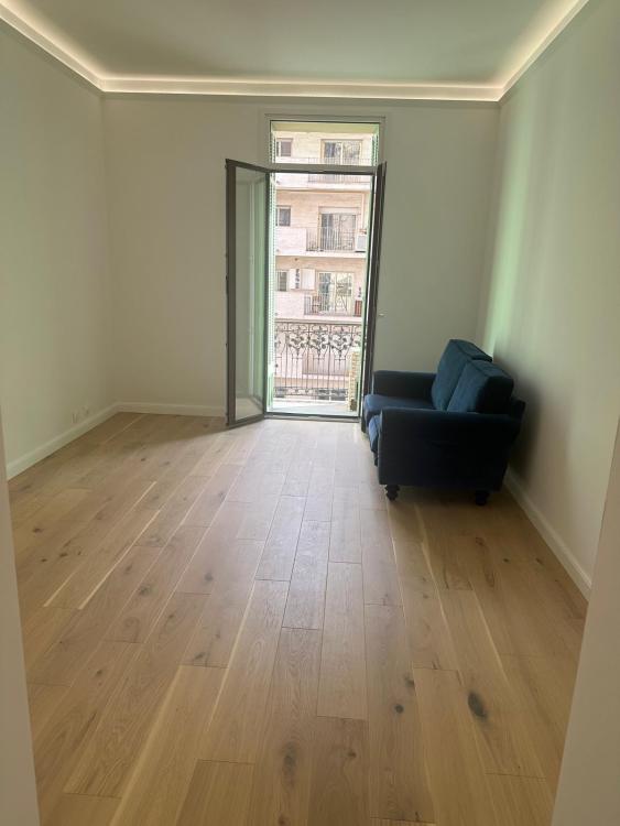 L'Ambassador: Appartement de deux pièces entièrement rénové