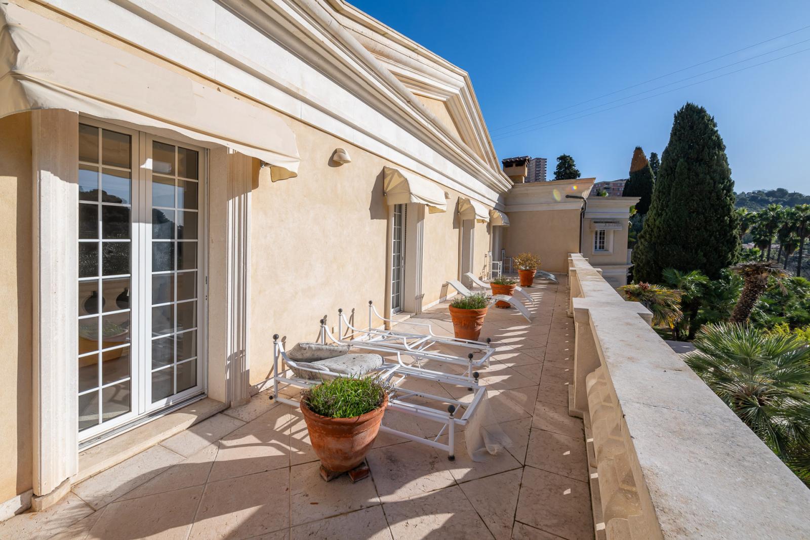 VILLA EXCEPTIONNELLE PROCHE DE MONACO