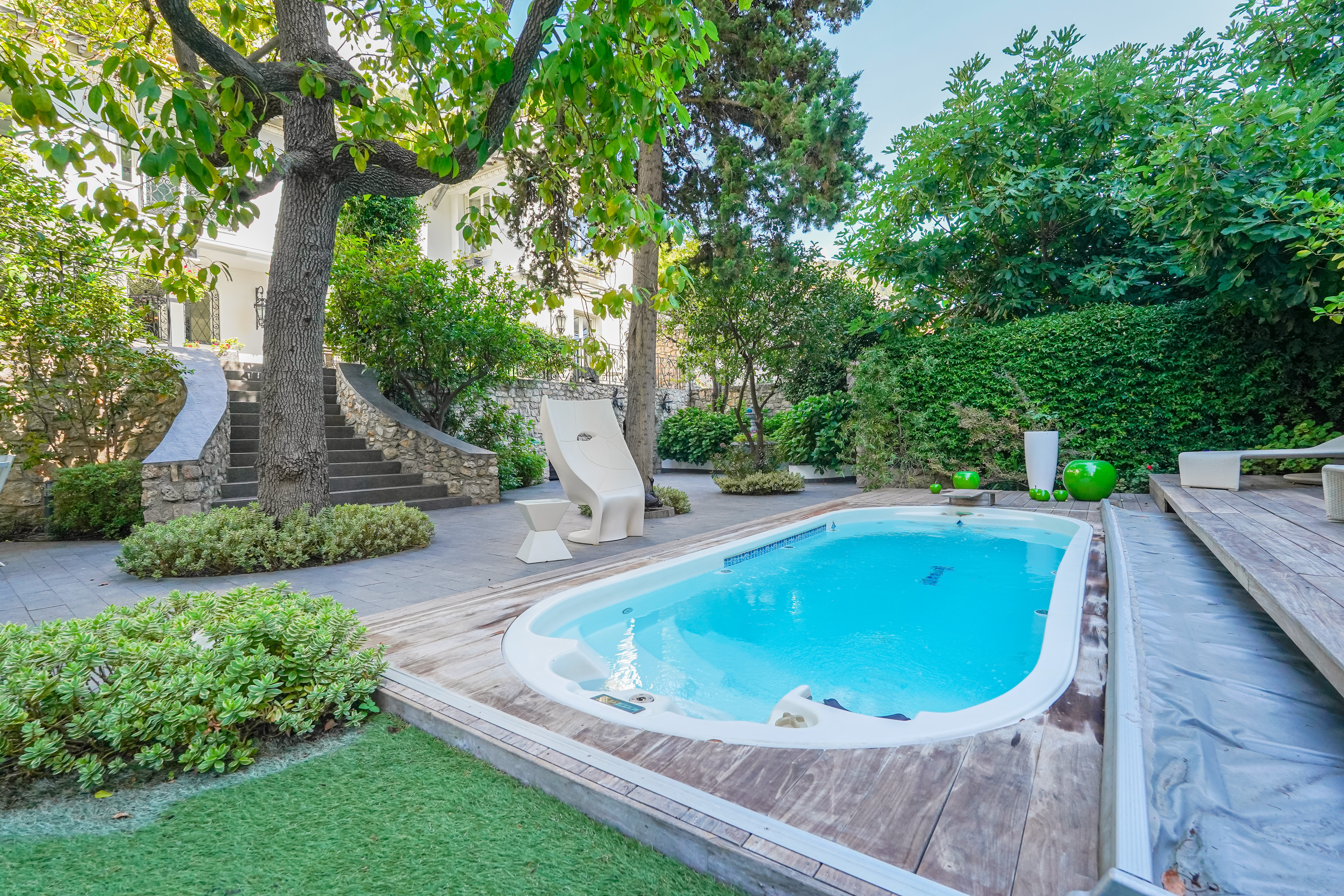 q60le_piscine-villa-la-rousse-barnes-valeri-agency-monaco-1754404154.jpg