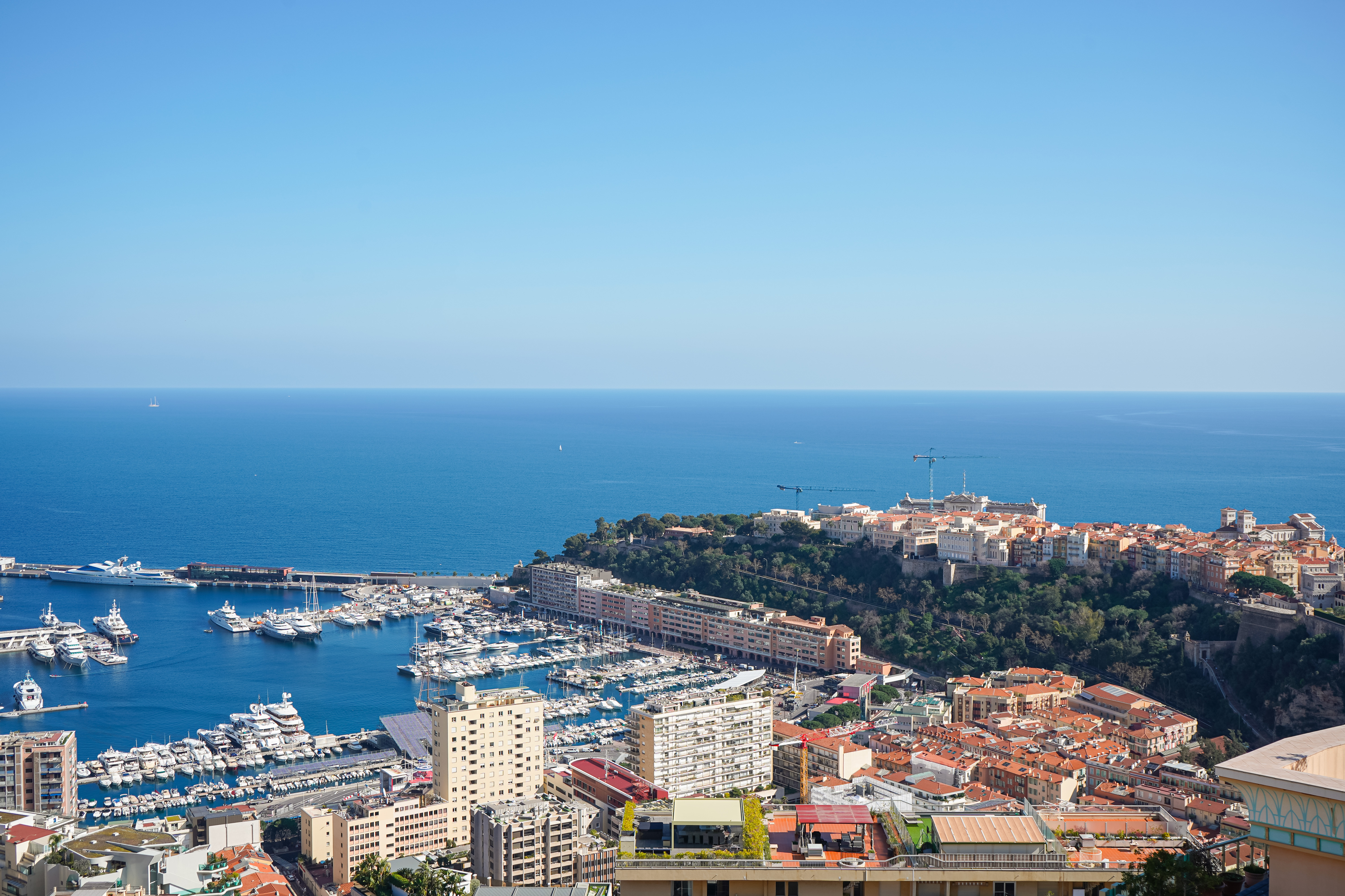 q6soL_vue-mer-et-rocher-villa-les-pins-barnes-monaco-1773680635.jpg