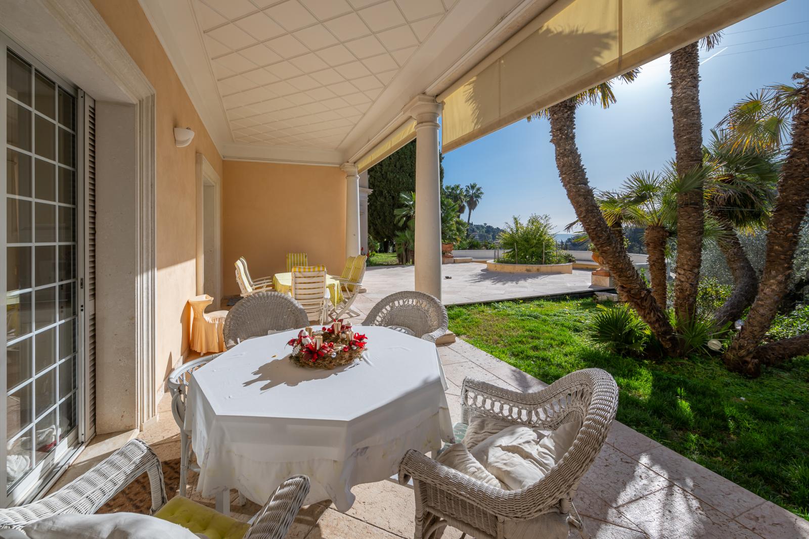 VILLA EXCEPTIONNELLE PROCHE DE MONACO