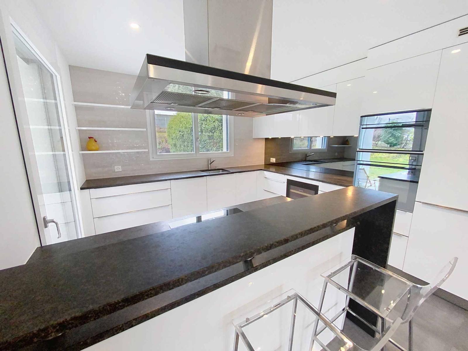 Élégance Contemporaine avec Jardin Privatif à Saint-Prex